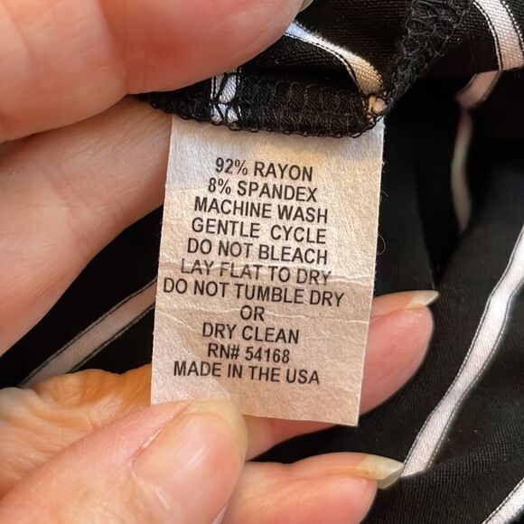 Elliott Lauren black & white striped V neck knit top - Picture 5 of 5